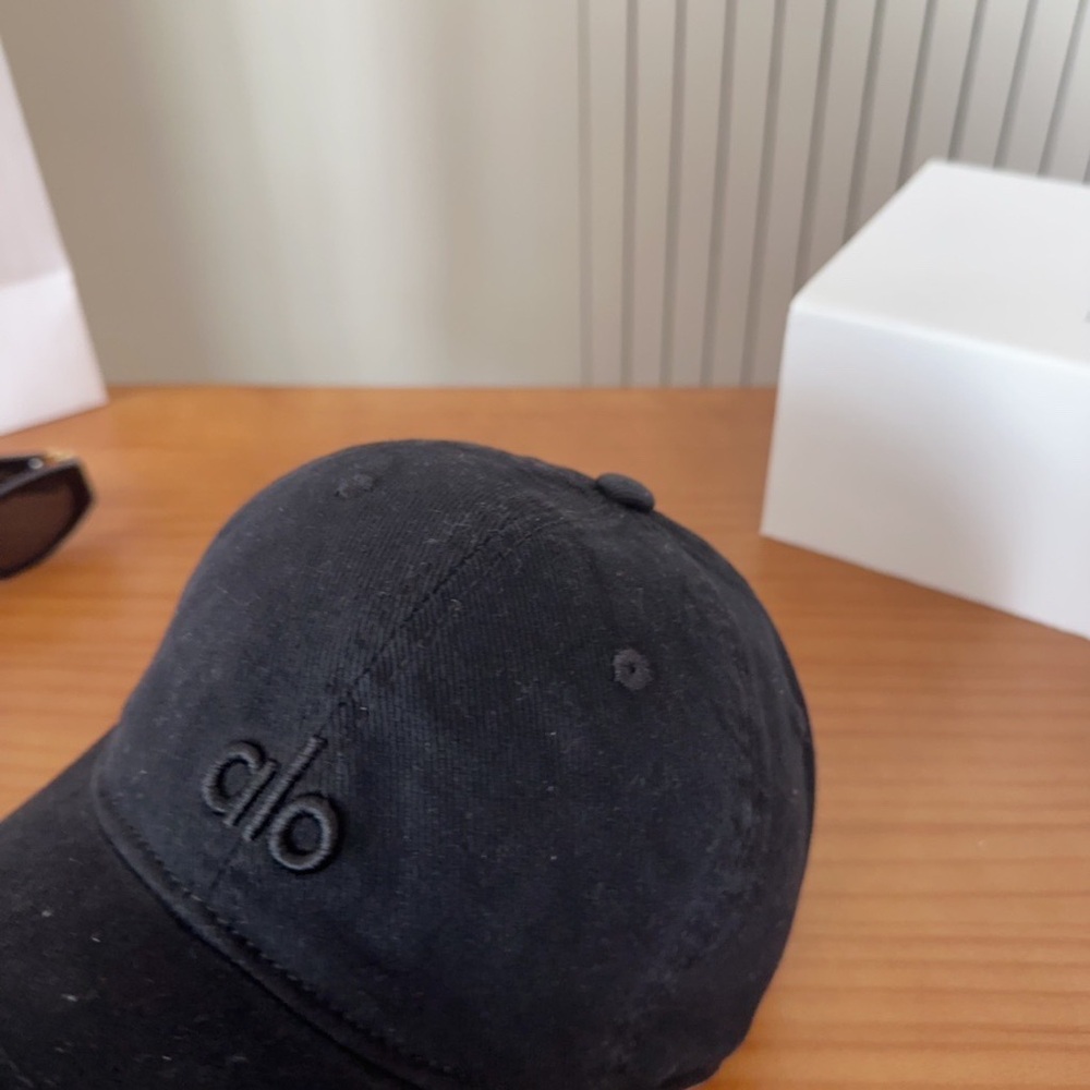 ALO Yoga Black Classic Logo Baseball Cap - Men - Picture 6 of 8